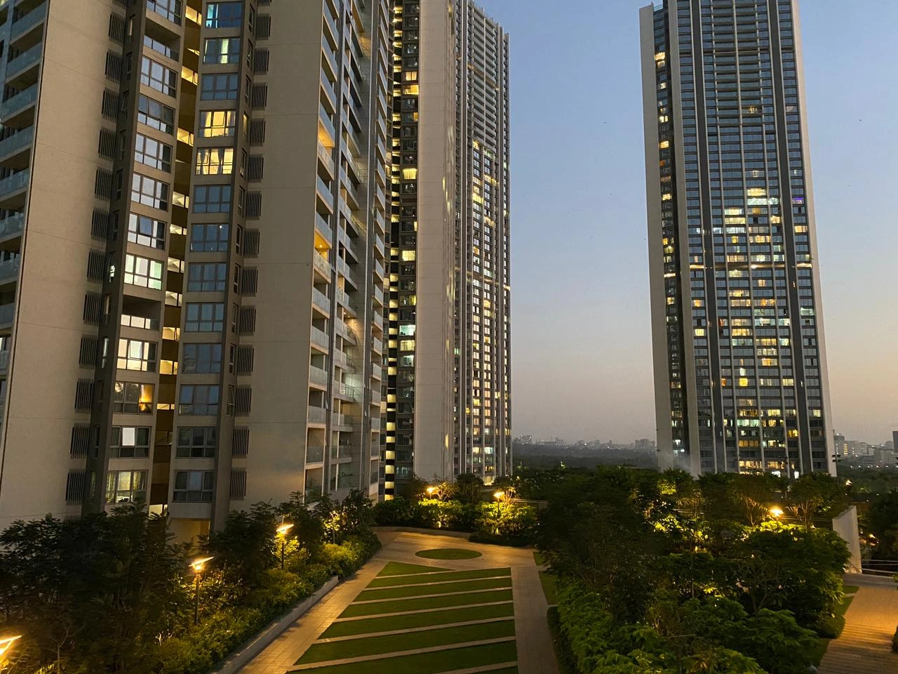 4 BHK Flat for Rent in Oberoi Esquire, Goregaon East